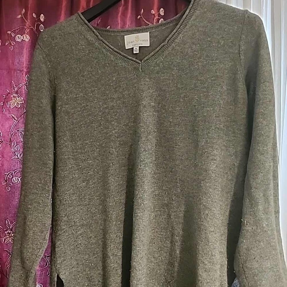 JOAN Vass 100% cashmere sweater